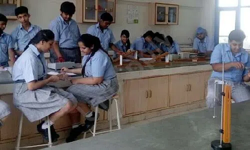 Jaypee Public School, Sector 128, Noida Science Lab