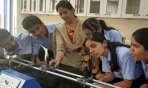 Kothari International School, Sector 50, Noida Science Lab