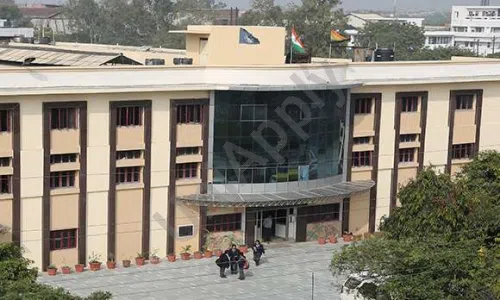 MODERN School, Sector 11, Noida School Building