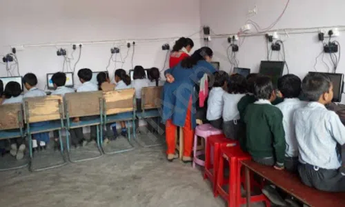 National Modern Public School, Ladpura, Greater Noida Computer Lab