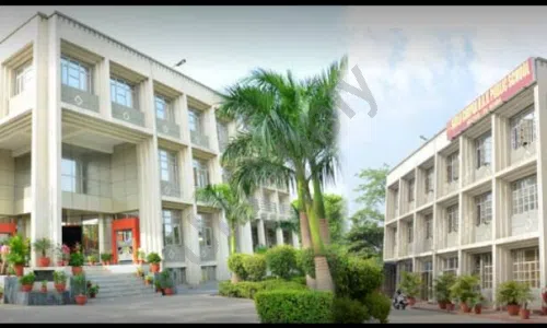 Sarla Chopra DAV Public School, Sector 56, Noida School Building