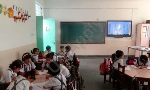 Sarla Chopra DAV Public School, Sector 56, Noida Classroom