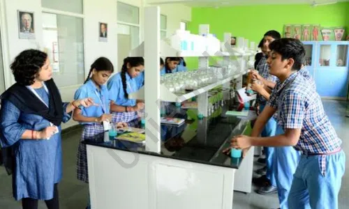 Scholars Home International School, Omicron 1, Greater Noida Science Lab