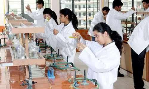 Somerville School, Sector 22, Noida Science Lab