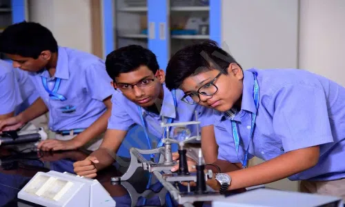 The Khaitan School, Sector 40, Noida Science Lab 2