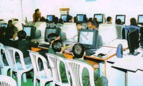 Uttarakhand Public School, Sector 56, Noida Computer Lab