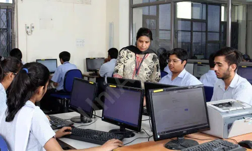 Amity International School, Sector 6, Vasundhara, Ghaziabad Computer Lab