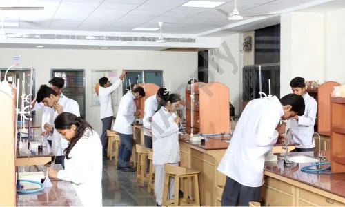 Amity International School, Sector 1, Vasundhara, Ghaziabad Science Lab