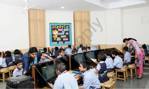 Amity International School, Sector 1, Vasundhara, Ghaziabad Computer Lab