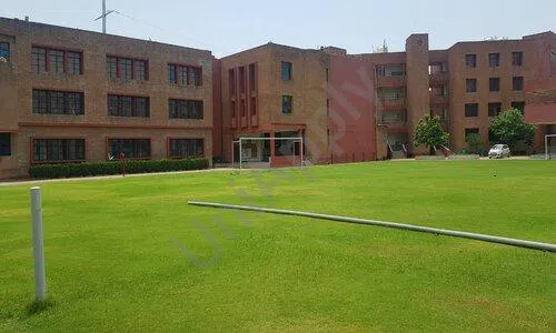 Cambridge School, Shakti Khand 2, Indirapuram, Ghaziabad School Building 1