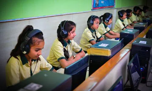 Vidya Bharati School, Surya Nagar, Ghaziabad Computer Lab