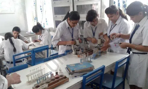 Diwakar Model School, Rajender Nagar, Sahibabad, Ghaziabad Science Lab