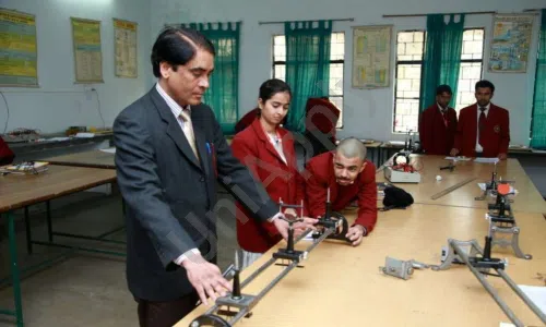 Ghaziabad Public School, Nehru Nagar, Ghaziabad Science Lab 2