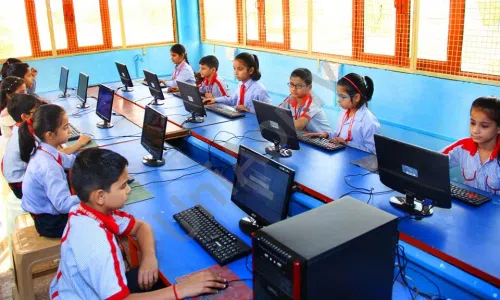 Holy Child Academy, Loni, Ghaziabad Computer Lab