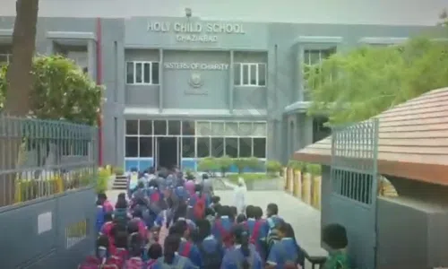 Holy Child School, Nehru Nagar, Ghaziabad School Building 1