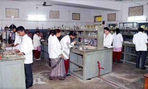 Tulsi Ram Maheshwari Public School, Modinagar, Ghaziabad Science Lab
