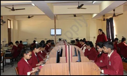 St. Thomas School, Gyan Khand 2, Indirapuram, Ghaziabad Computer Lab