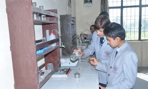 Summer Field Public School, Modinagar, Ghaziabad Science Lab