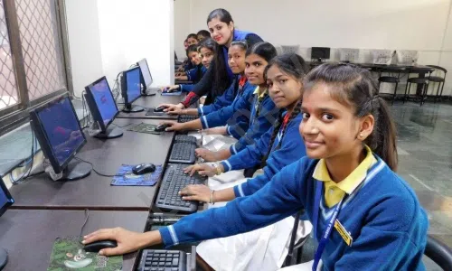Sushila Model School, Dayanand Nagar, Ghaziabad Computer Lab