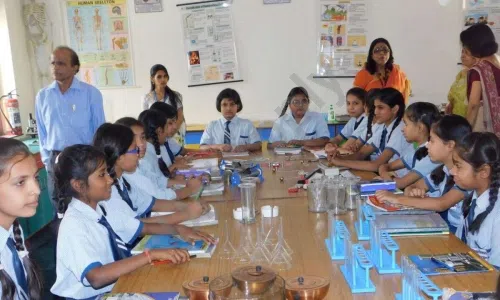 Sushila Model School, Dayanand Nagar, Ghaziabad Science Lab